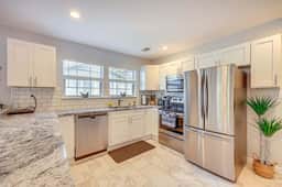 4BR Near Alamodome & Pearl | Sleeps 10 - Image 2