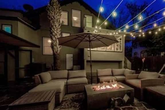 Couples Retreat, Hot Tub, King Bed, Near Pearl - Image 1