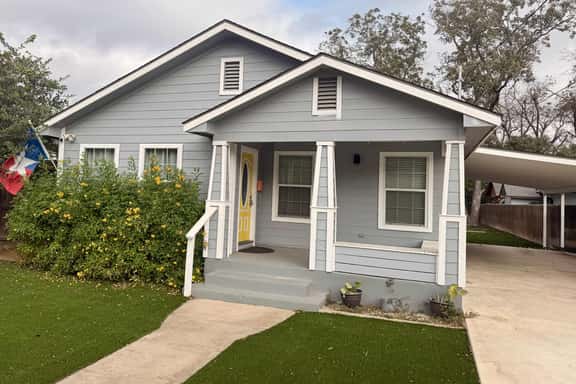 4BR Near Alamodome & Pearl | Sleeps 10 - Image 1