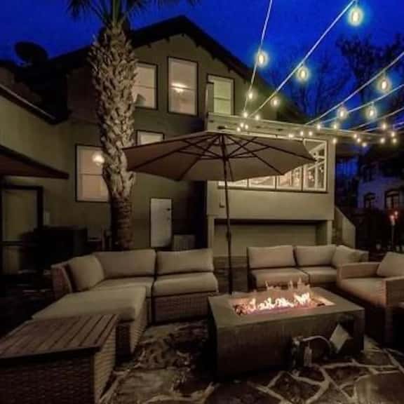 Couples Retreat, Hot Tub, King Bed, Near Pearl - Image 1