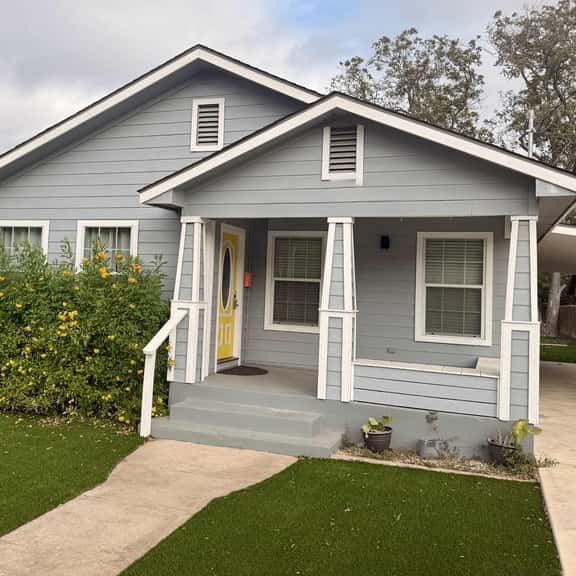 4BR Near Alamodome & Pearl | Sleeps 10 - Image 1