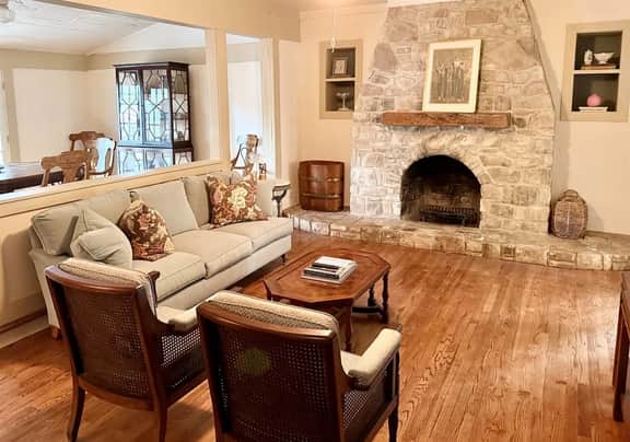 Beautiful Historic Home in Monte Vista - Image 2