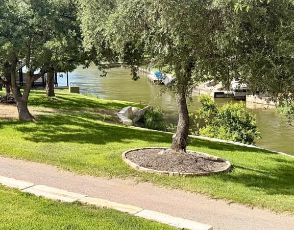 New Waterfront Home: Enjoy Lake LBJ Water Views From Every Bedroom | Luxury - Image 5