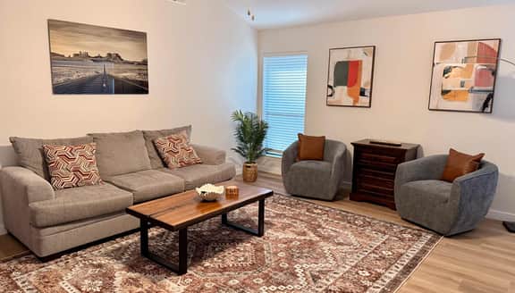 Tahoka Flats, Boutique Luxury Near Trinity & Pearl - Image 3