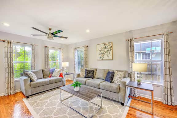 4BR Near Alamodome & Pearl | Sleeps 10 - Image 4